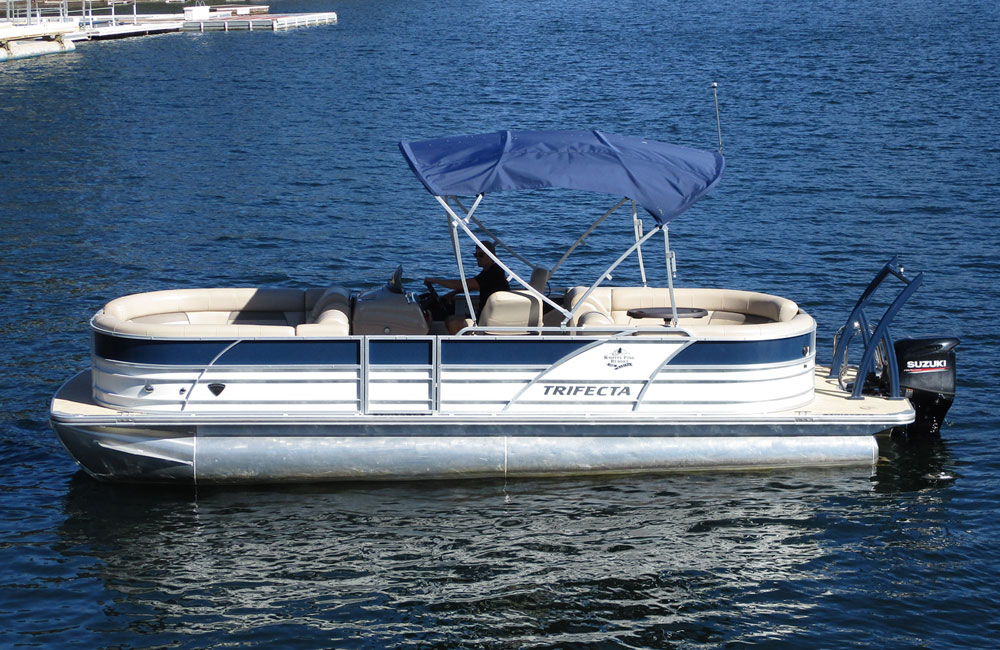 25' Pontoon Boat Rentals on Lake Almanor